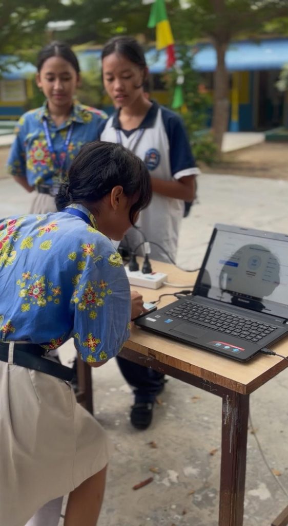 SMP Santo Yusup Karimun Luncurkan Absensi Digital Berbasis Chip yang bermula dari Scan Barcode, Notifikasi Otomatis Masuk ke WhatsApp Orang Tua